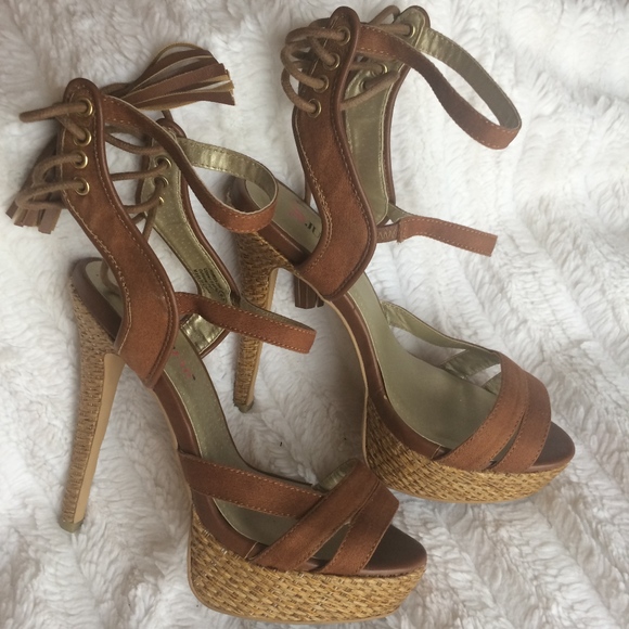 JustFab Camel Lace-up Platforms (6.5) - Picture 2 of 8